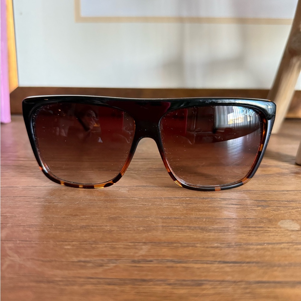 Quay x Desi Perkins - NEW without tags